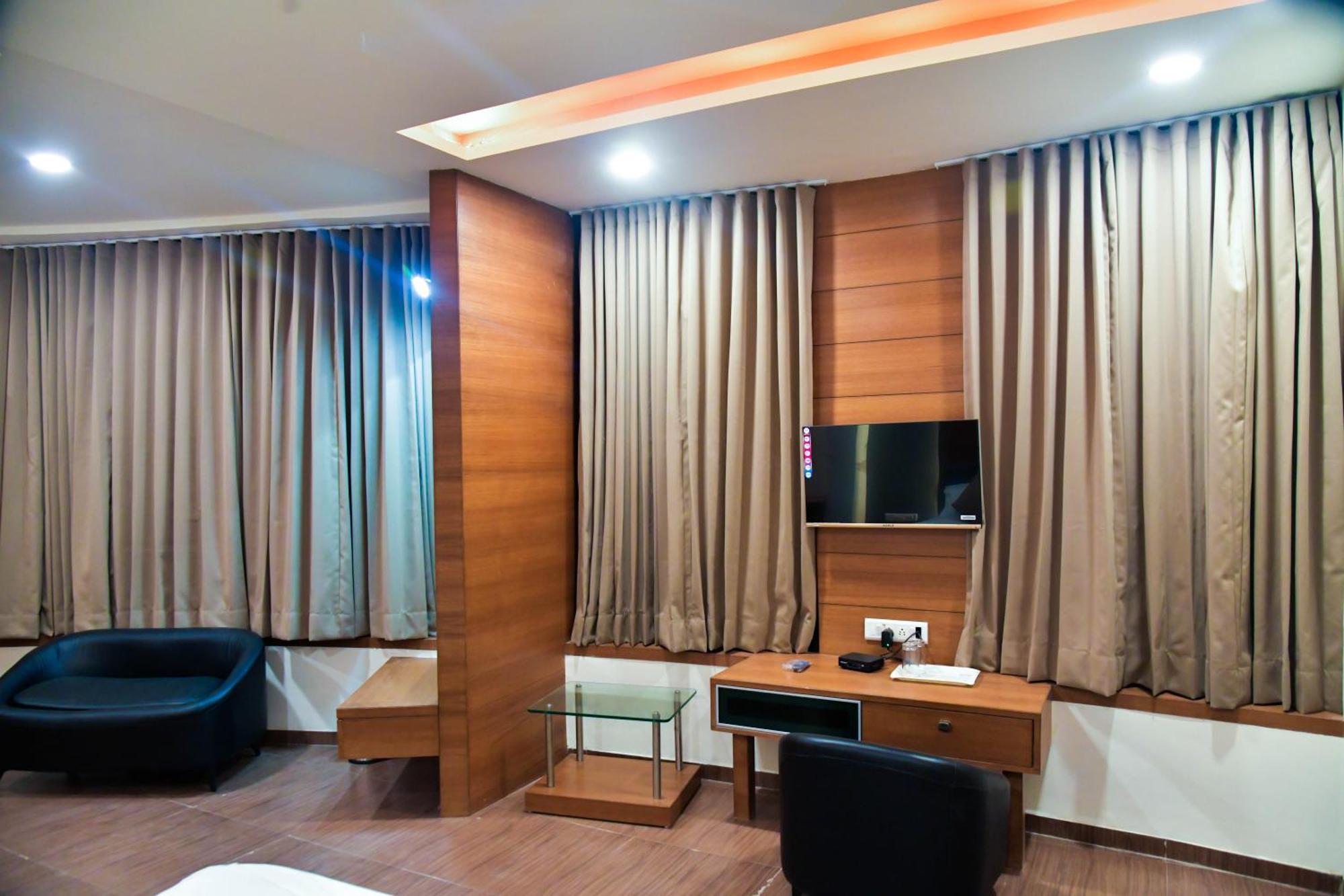 Hotel Ashooka Inn Gandhinagar Zewnętrze zdjęcie